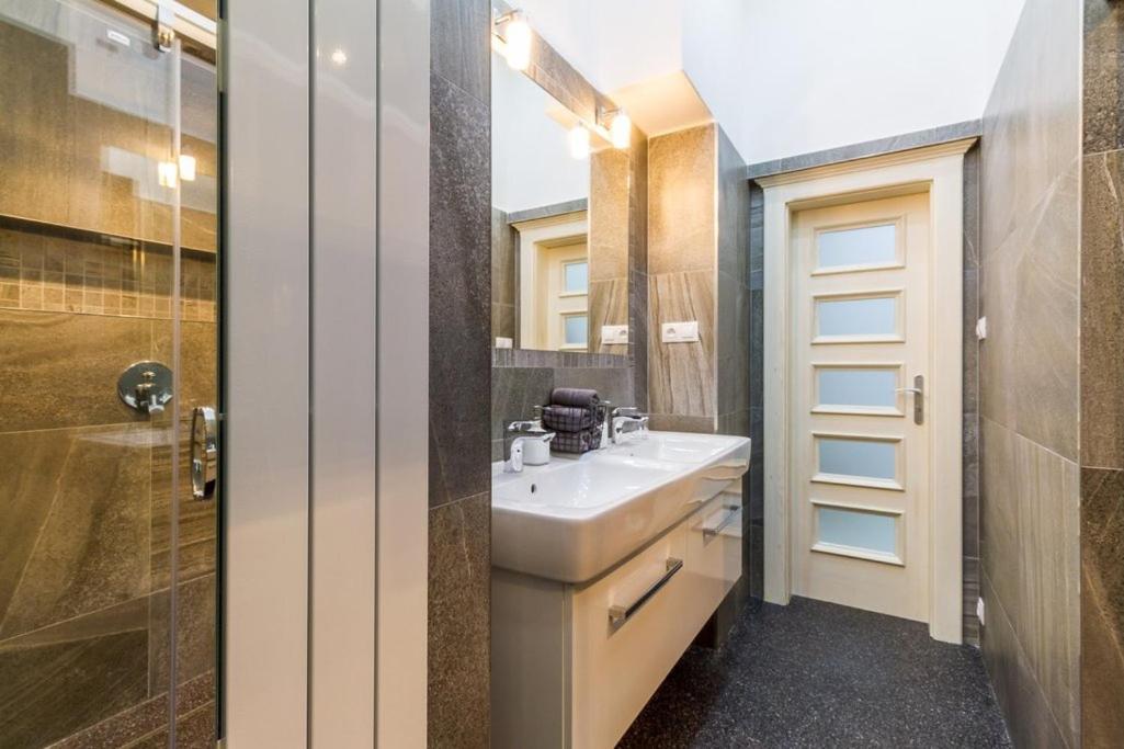 Stylish 5 Minutes Walk From City Center Apartment Prague